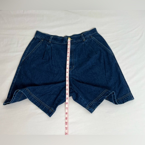 Liz Claiborne Women Blue Jean Denim Shorts 3 Pockets Size 14 - Picture 2 of 7